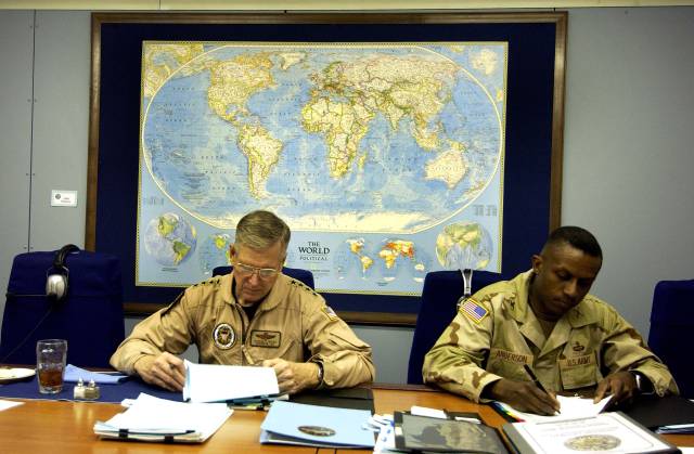 美国国防部长与他们的空中办公室飞行的五角大楼