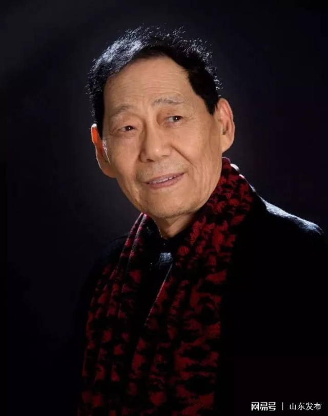 山东人物李华文和他的泉韵济南黑虎泉泉群