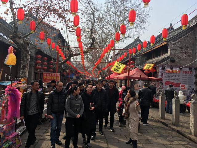 襄城县城关镇:举办首届外出人士恳谈会