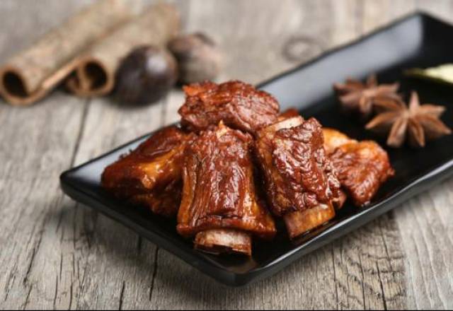 川菜特色小吃,五香卤排骨,在家试着做一做吧 好吃又下饭