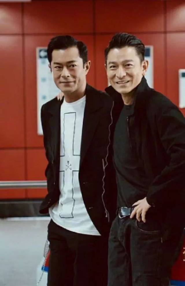 刘德华和谁合影都是一脸微笑,唯独在她面前,天王的形象都不顾