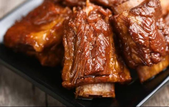 川菜特色小吃五香卤排骨在家试着做一做吧好吃又下饭