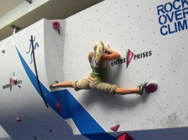 每日一笑:家里人催婚,只好把女上司带回家,爸爸