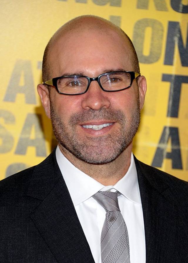 留下了一个未完成的剧本项目,而新入组的尼尔·珀维斯和罗伯特·维德