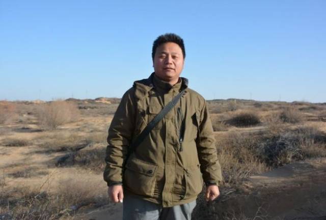 《泥土的芬芳—赵红星油画作品选集》举行发行研讨会