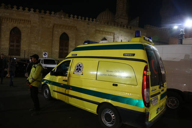 新华社照片,开罗,2019年2月19日2月19日,在埃及首都开罗,一辆救护车停