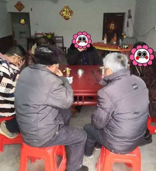 張某,劉某等6人控制,經查,其賭博方式為使用一個不鏽鋼碗和兩枚壹元