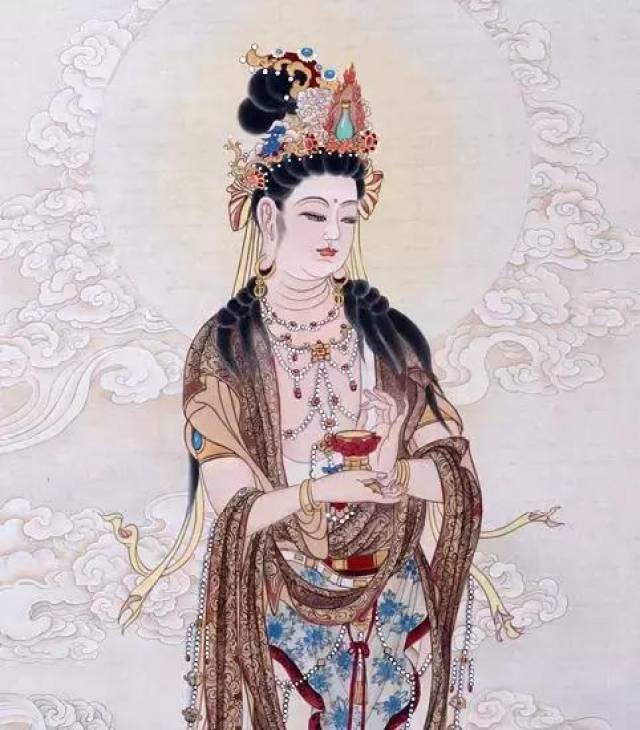 头上的宝冠有宝瓶为标志,而观世音菩萨头上的宝冠则以一小化佛为标志