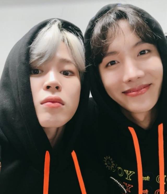 防弹少年团(bts)智旻,号锡自拍生日纪念照,"哥,真心祝你生日快乐.