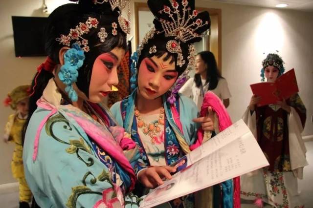2019深圳新春戏曲晚会大戏登场,宝城小学京剧萌娃闹春