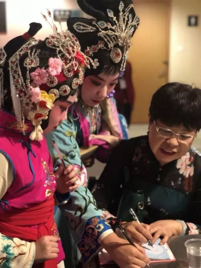 2019深圳新春戏曲晚会大戏登场,宝城小学京剧萌娃闹春