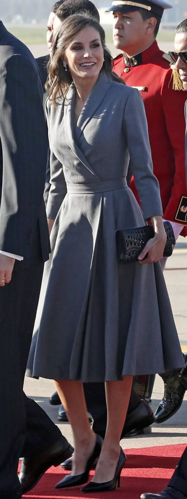 西班牙"宝藏"王后的穿搭又成热点,这次她的装扮尽显异域风情!