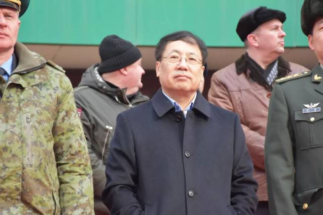 上午九点,虎林市2019年元宵节秧歌展演活动正式开始,副市长刘丽主持