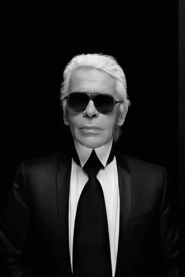 传奇设计师karl lagerfeld(卡尔·拉格菲尔德)在巴黎去世,享年85岁.