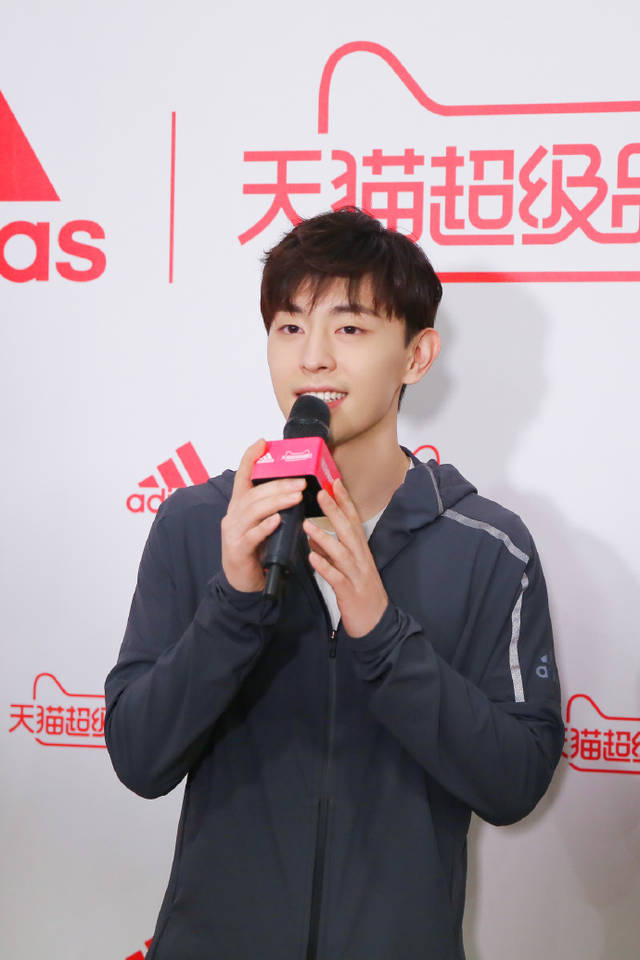 邓伦喜提新代言 成为某运动品牌超级代言人