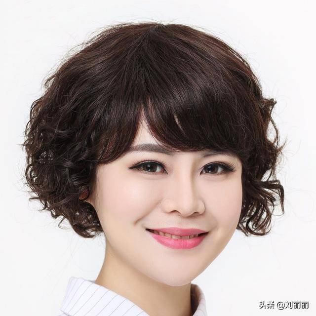 中年女人发型图片