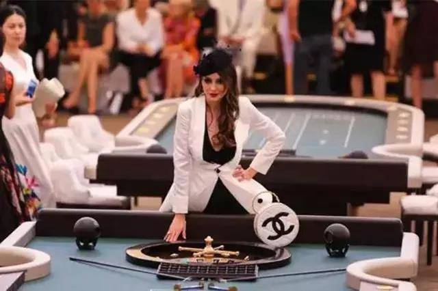 高山滑雪屋 2019/20香奈儿秋冬高级成衣发布会秀场