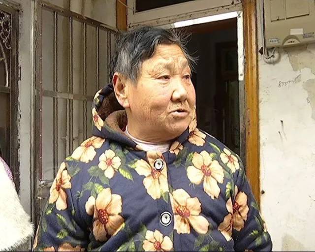 仪征交警大队 真州中队 辅警 刘加坤:我在这儿疏导交通,后来从这个