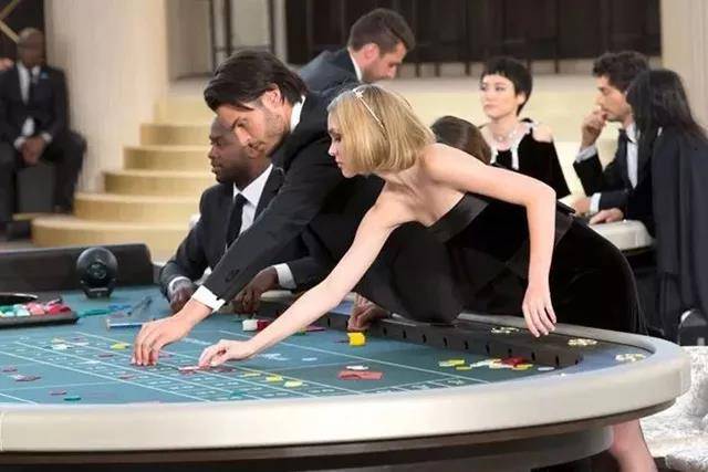 高山滑雪屋 2019/20香奈儿秋冬高级成衣发布会秀场