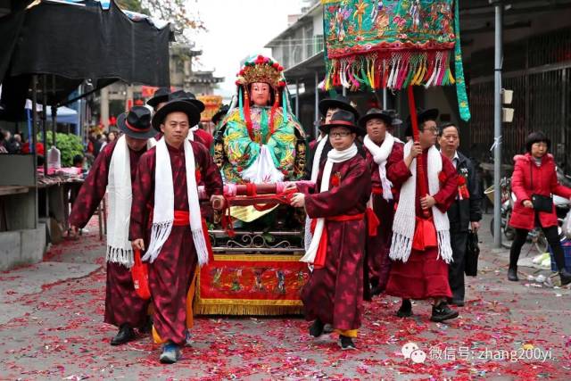 在潮汕话中,"营"的意思是指游行,"老爷"则是我们潮汕人对神或神明的