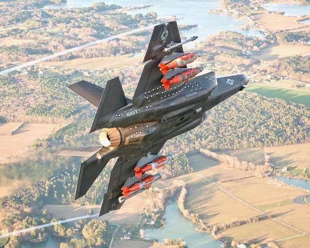 劲敌袭来,美隐身战机F35C备隐身导弹,欲威胁中