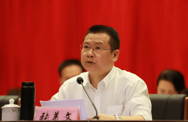 会上,市农业局局长杨学海,山根镇党委书记符婷婷,北大镇北大村驻村