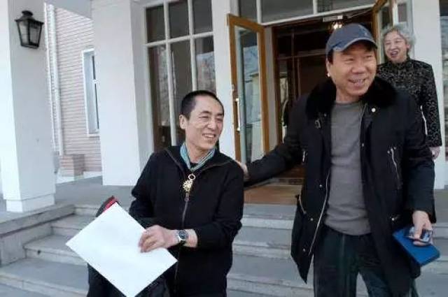闹翻张艺谋炮轰发哥贾樟柯!新画面枭雄张伟平贼狠