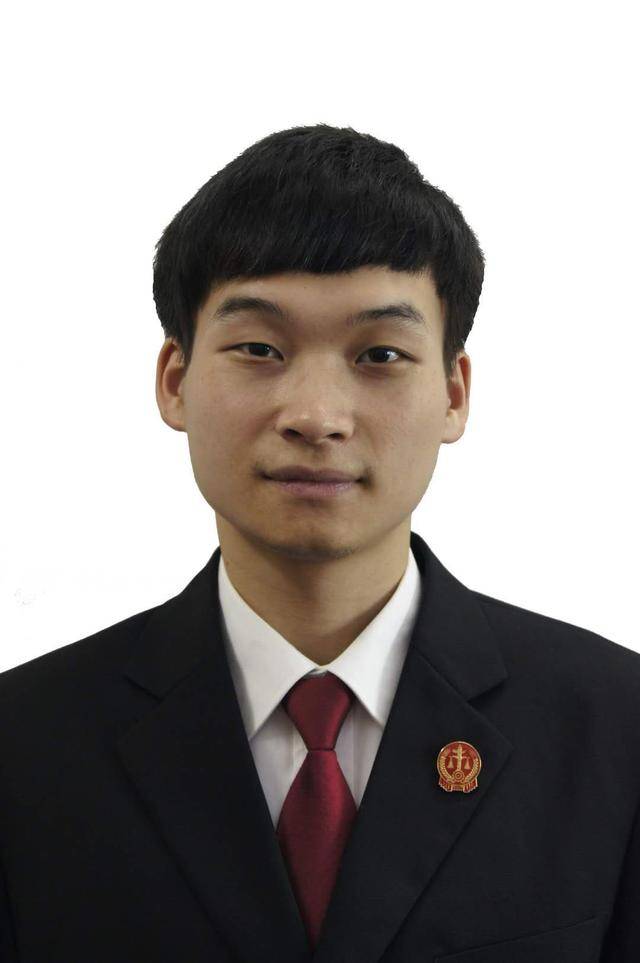 事迹简介:罗威威,男,汉族,1992年10月生,中共党员,遂川县纪检监察室