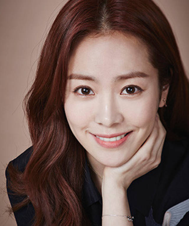 韩国标准美人韩志旼,凭《白小姐》获青龙影后