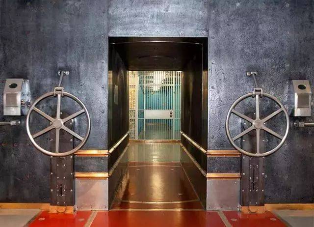 存储7000吨黄金,海平面15米以下的纽约联邦银行金库到底有多强?