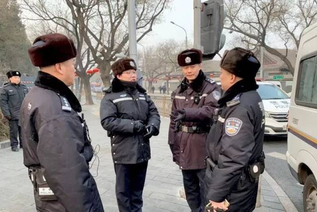 听说警花小姐姐和灯光更配哦(厂桥派出所民警 韩春梅 正月十五