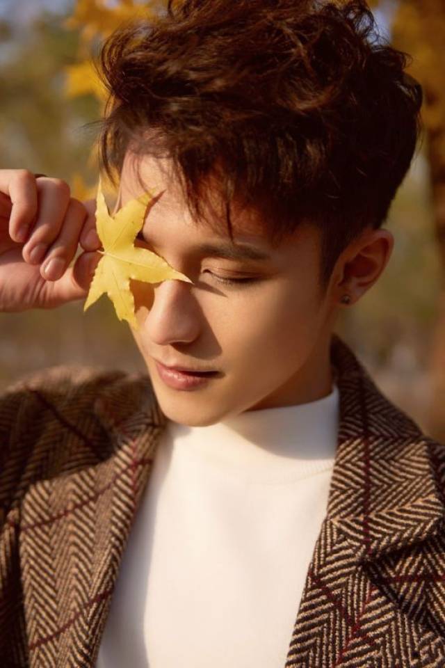 林轩成全新单曲《手心的爱琴海》情人节浪漫上线