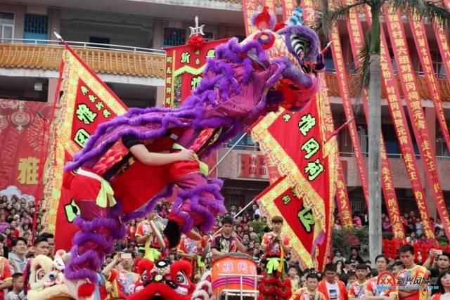 大量美图直击:新兴最隆重的雅冈走大王活动现场!