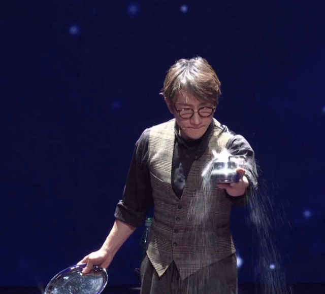 央视节目编导谈刘谦"换壶": 表演的没错, 现场观众不该曝光视频