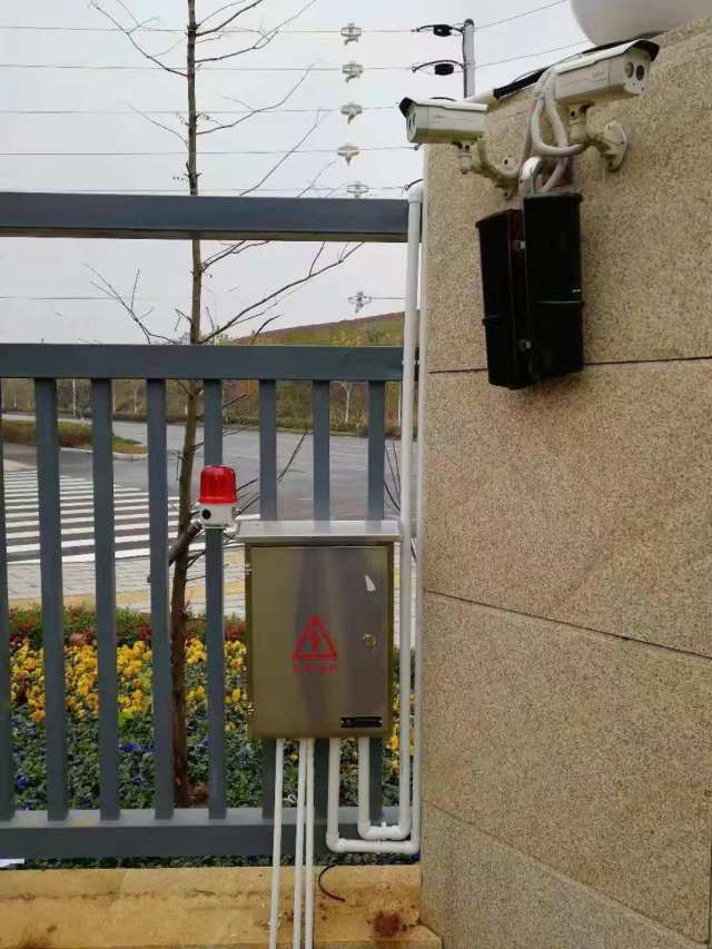 小区安装的电子围栏工作原理是不具备伤人条件的一起了解下吧