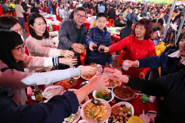 大场面!麻涌大步万人宴,吃的是感觉是震撼