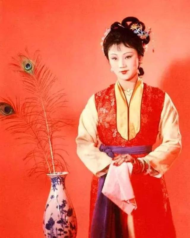 张静林林黛玉的试装照,不过没有竞争过陈晓旭,所以最后演了晴雯