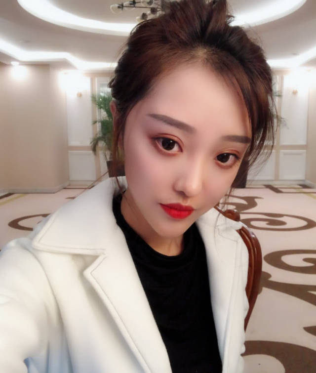 快手娜美路人照曝光,与摄像头前是两个人,网友:美颜功能太强大