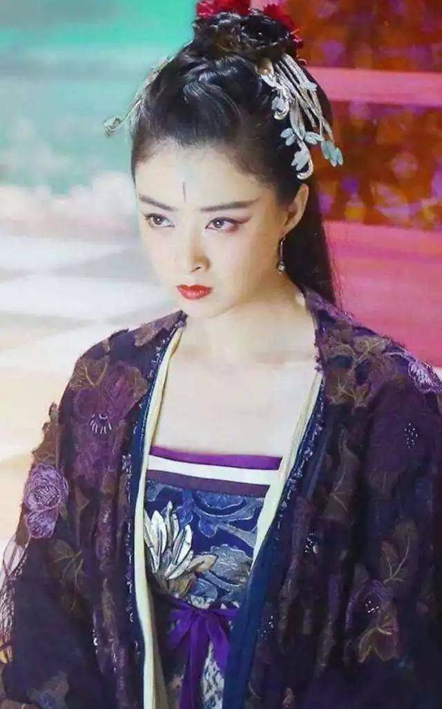 女星古装黑化后眼神有多狠?李沁笑中带恨,赵丽