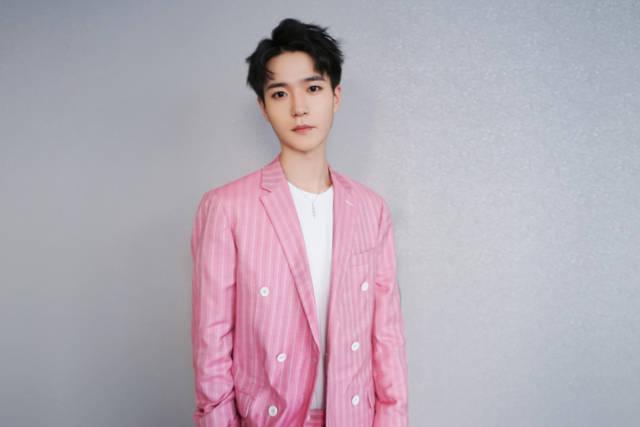 你在我的右手边开机燕颢元新造型引期待