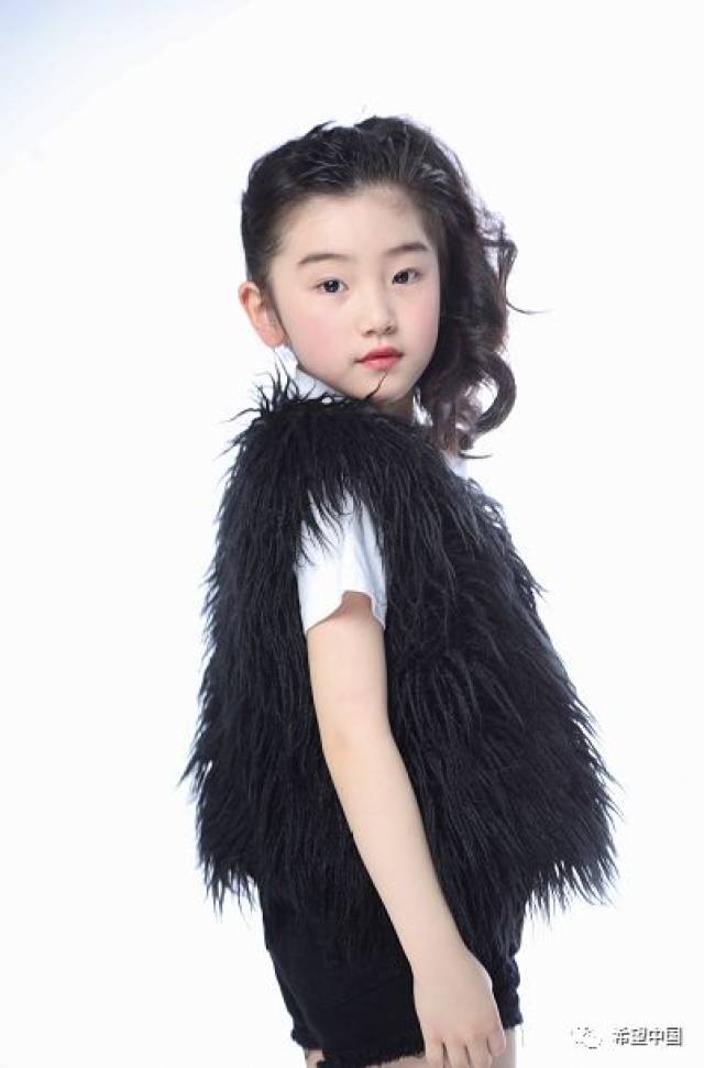 6月1日儿童节上海电视台《时尚宝贝》电视秀小主持人——郭可彦