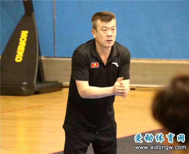 球队主教练李建新