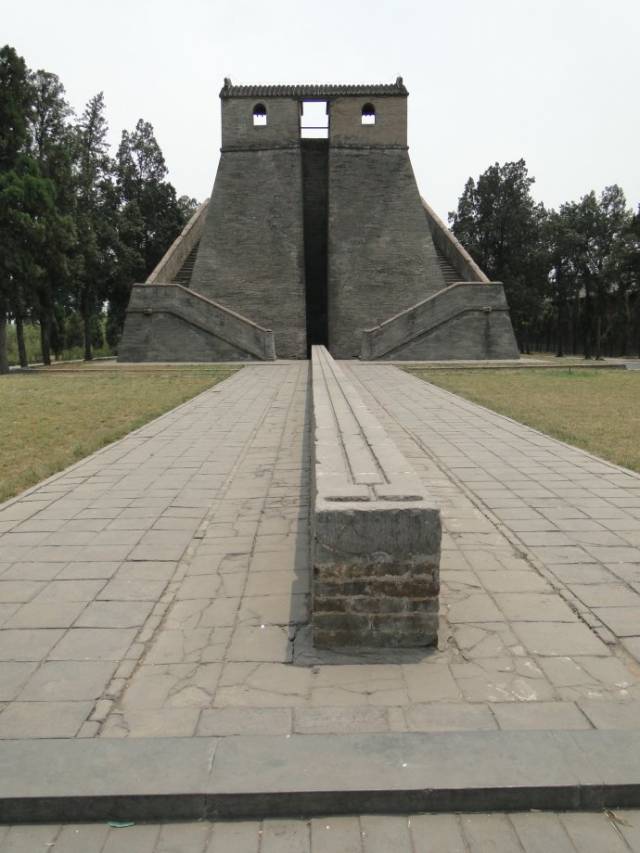 以及相当于夏代的二里头文化的遗址