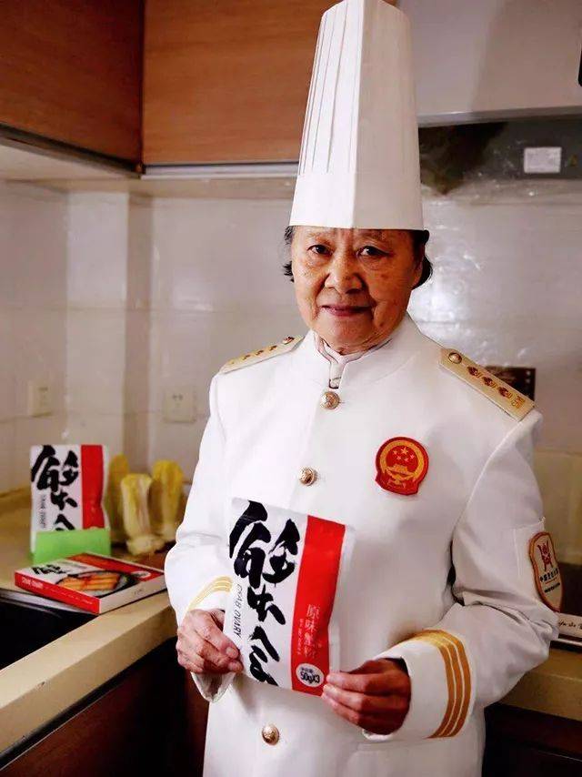 研发这个配方的,是中国烹饪大师,当代京帮菜宗师——胡丽妹师傅,以及