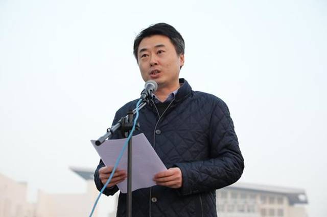 随后,我院党委书记顾永林老师进行了国旗下讲话.