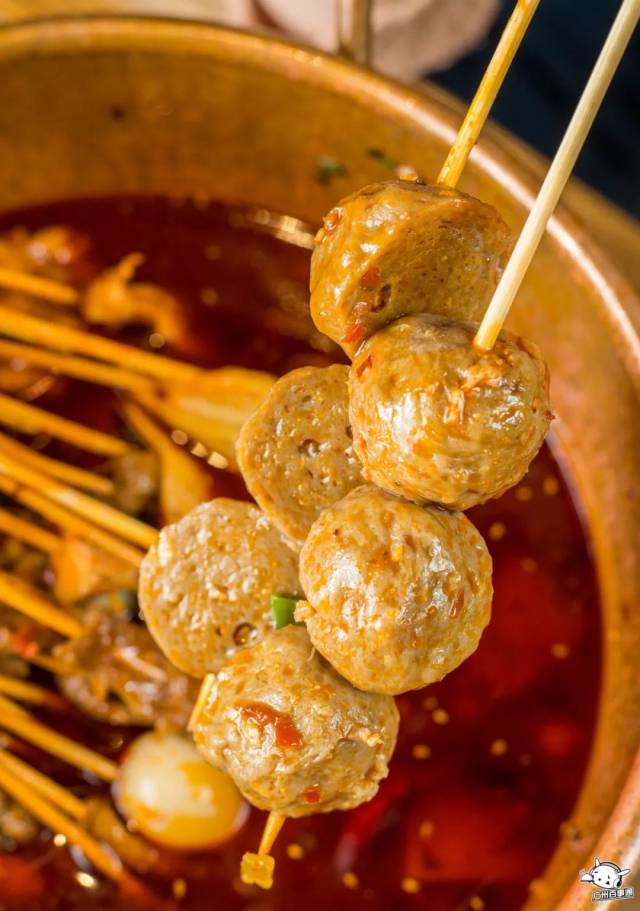 每一个q弹的肉丸,都有汁水爆出来,融合着牛肉浓郁的香气,口感超赞.