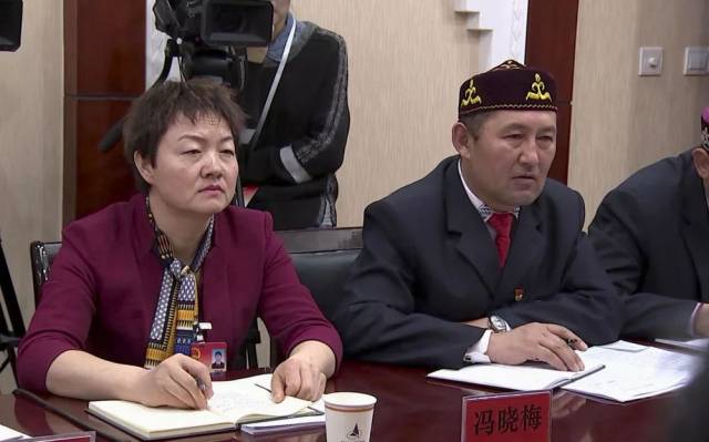 怀着对家乡的热爱,对自治县发展的迫切愿望,阿克塞县委书记张金荣