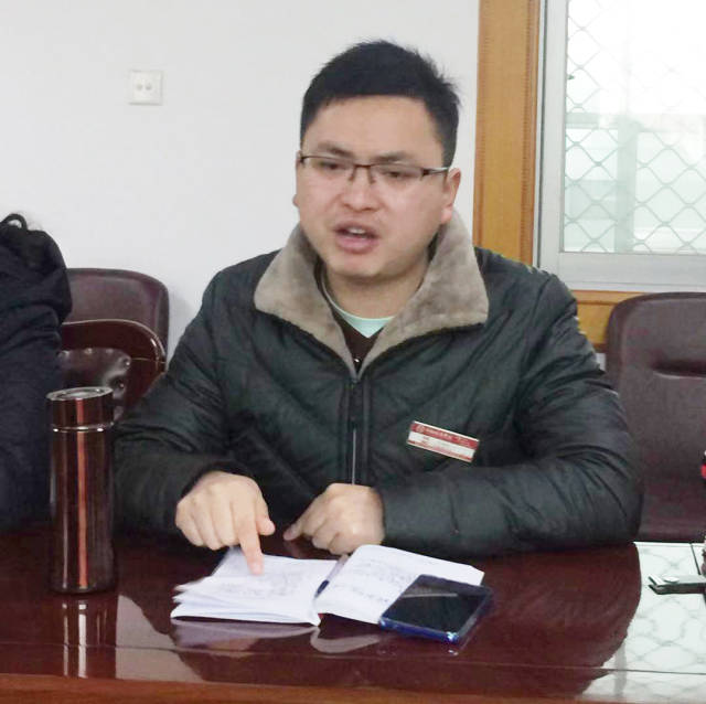 徐校长主持召开绵阳理工学校新学期干部培训会议