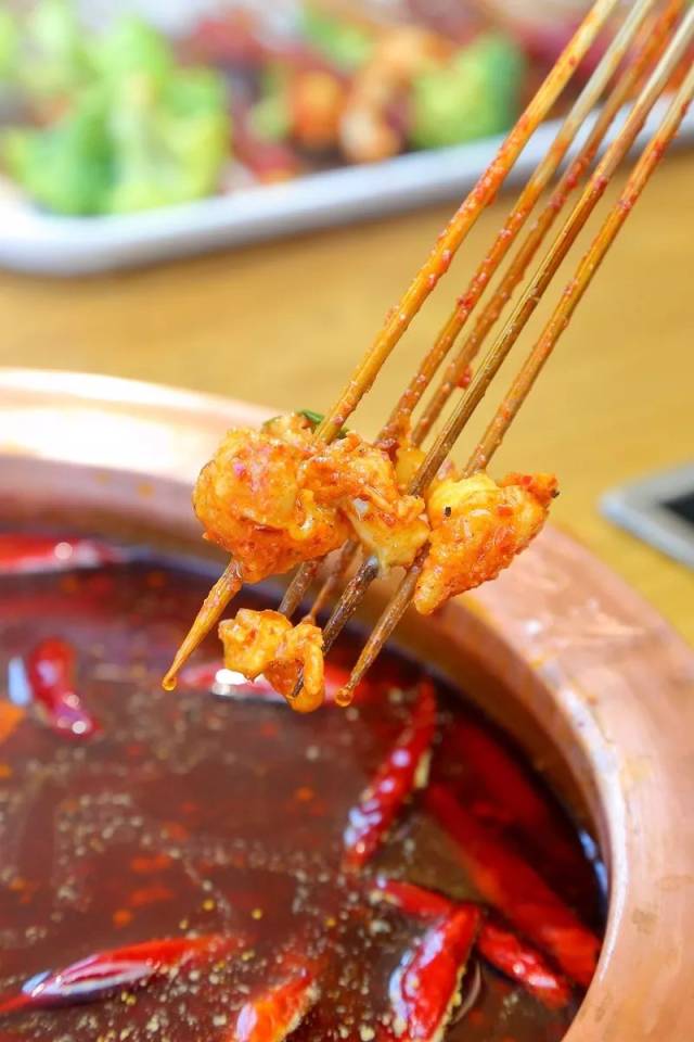 鸭食管:较之鸭肠更加有韧性,口感独特,火候不同口味不同,营养丰富.