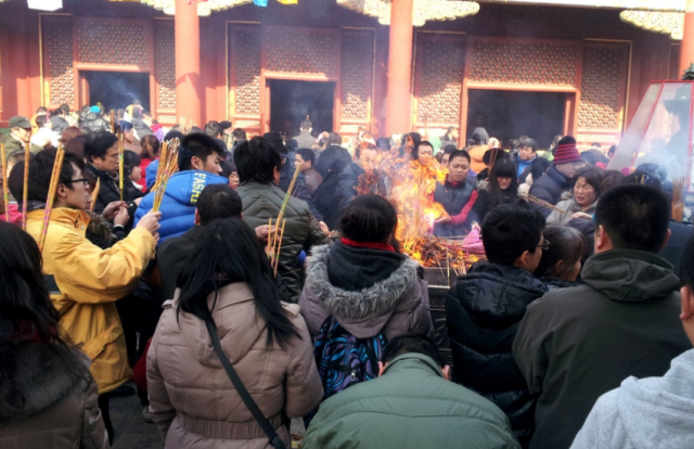 拜佛烧香有讲究?